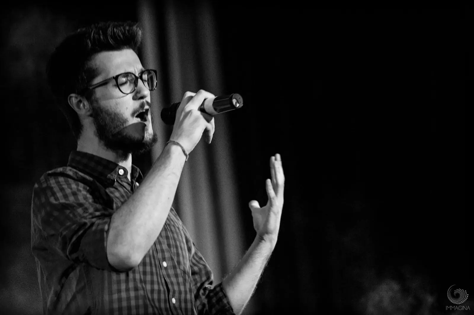 Allievo STAR VOICE durante una performance vocale