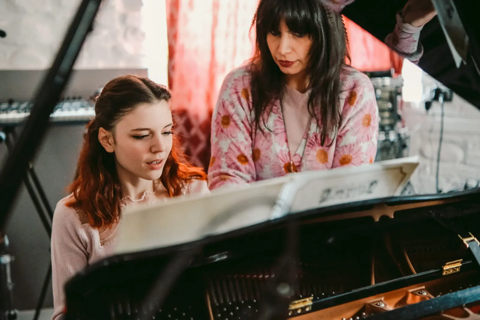 Sonia Lib durante una lezione individuale di pianoforte